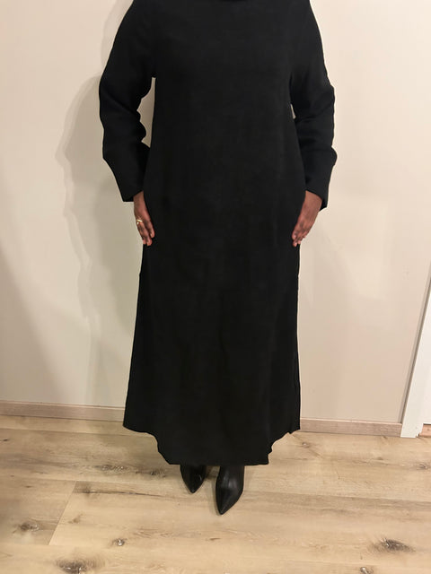 BLACK CLOSED WINTER ABAYA