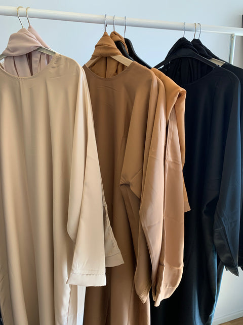 BLACK PLAIN CLOSED ABAYA (clearance)